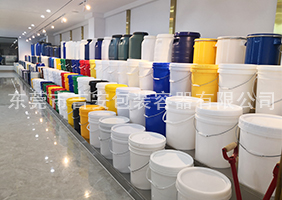色逼与硬屌综合吉安容器一楼涂料桶、机油桶展区